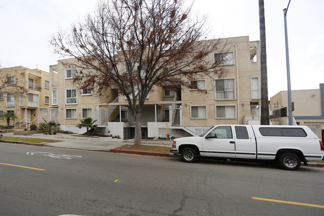 116 W MAPLE ST  21 in Glendale, CA - Building Photo