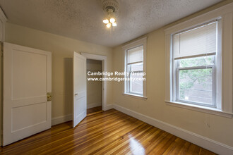 528 Cambridge St, Unit 1T in Boston, MA - Building Photo - Building Photo