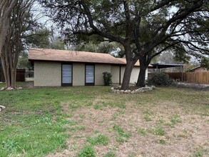 1902 Lone Oak Dr in Leander, TX - Building Photo - Building Photo