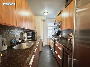 170 E 77th St in New York, NY - Building Photo - Building Photo