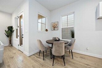 8020 Westglen Dr in Houston, TX - Building Photo - Building Photo