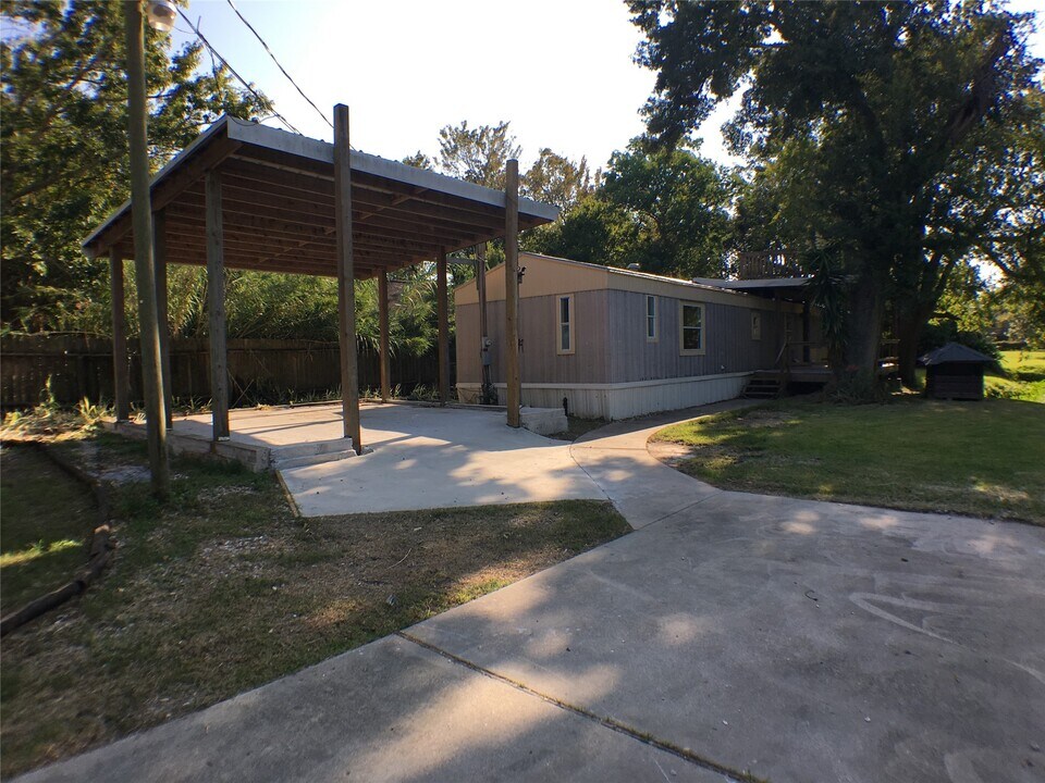 505 Youpon Dr in Seabrook, TX - Building Photo