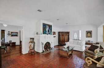 1107 Alhambra Cir in Coral Gables, FL - Building Photo - Building Photo
