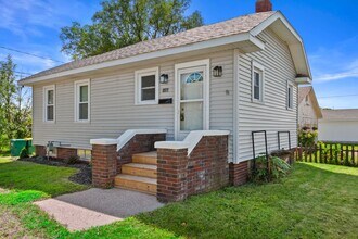 811 Vilas Ave in Nekoosa, WI - Building Photo - Building Photo