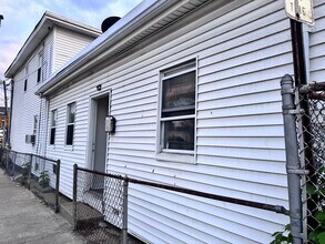 369 Lawrence St in Lowell, MA - Building Photo - Building Photo