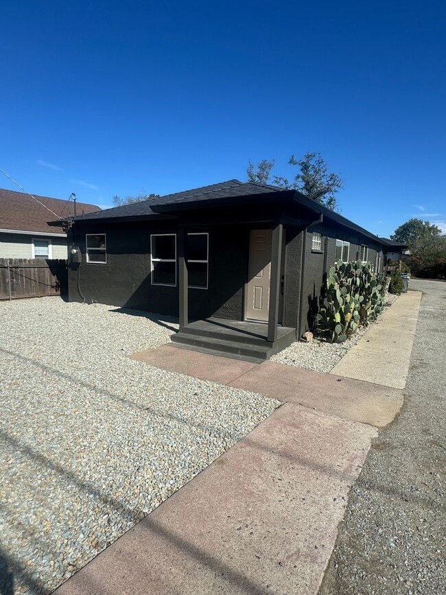 property at 1621 Magnolia Ave