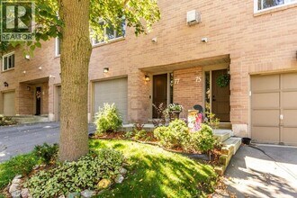 26 Moss Blvd in Hamilton, ON - Building Photo - Building Photo