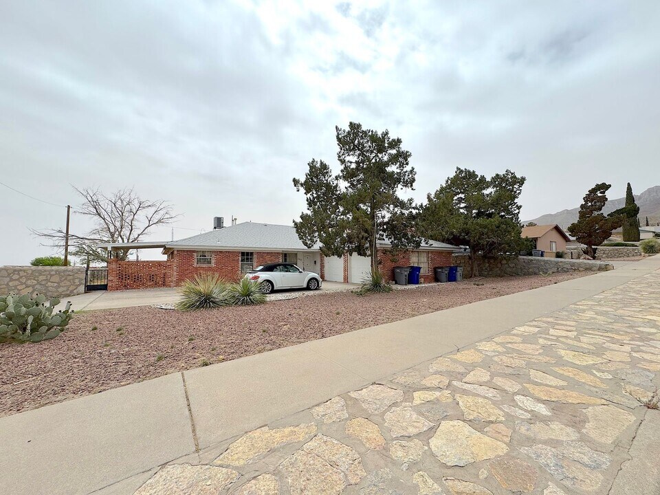 3412 Moonlight Ave-Unit -Unit A in El Paso, TX - Building Photo