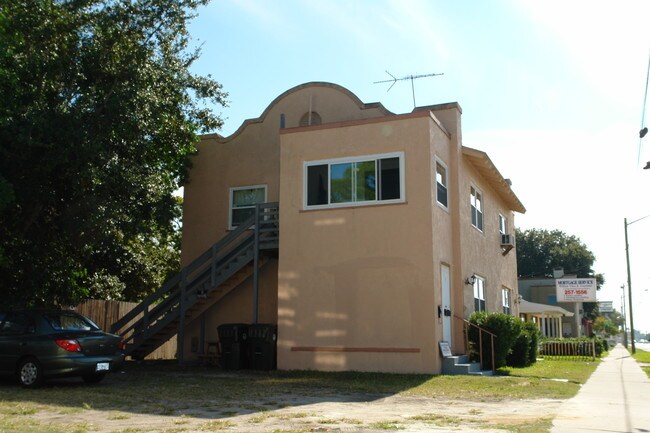 1125 S Ridgewood Ave in Daytona Beach, FL - Building Photo - Building Photo