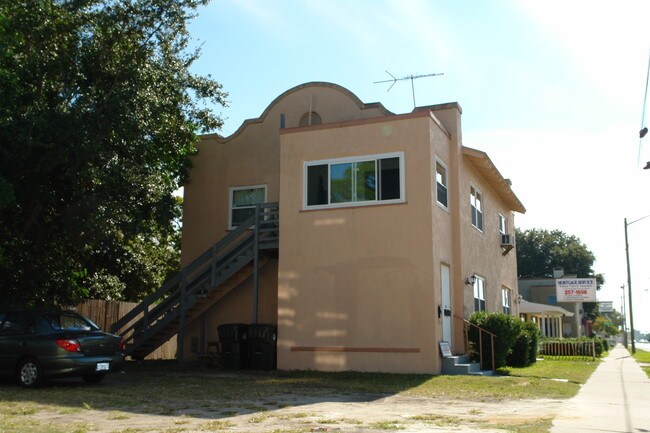 1125 S Ridgewood Ave in Daytona Beach, FL - Foto de edificio - Building Photo