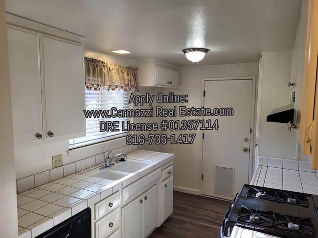 6046 Vía Casitas in Carmichael, CA - Building Photo - Building Photo