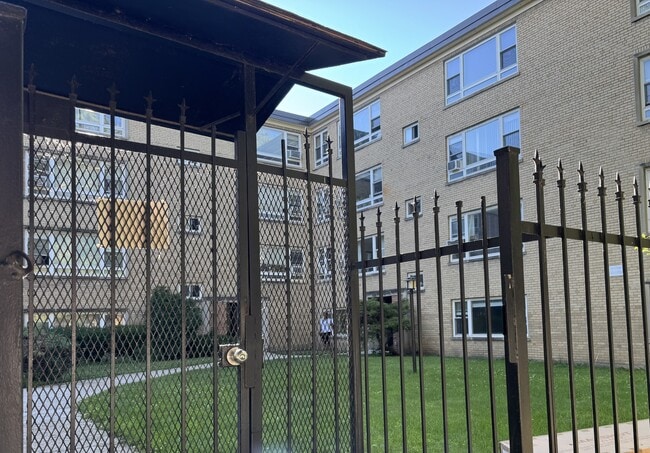 property at 6114 N Damen Ave