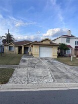 138 Pinewood Cir in Kissimmee, FL - Building Photo