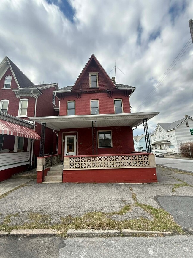 property at 200 5th Ave