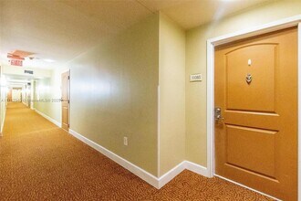 7350 SW 89th St in Miami, FL - Building Photo - Building Photo