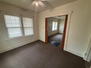 215 E 1st Ave in Hutchinson, KS - Building Photo - Building Photo