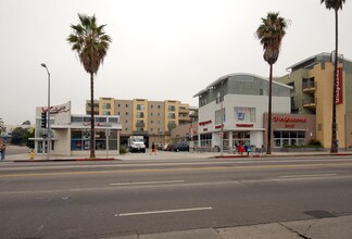 Views@270 in Los Angeles, CA - Foto de edificio - Building Photo