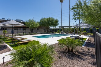 Quays at Encanto in Phoenix, AZ - Building Photo - Building Photo