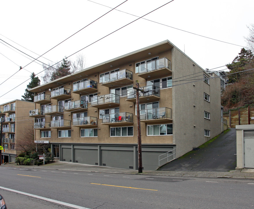 1601 Taylor Ave N in Seattle, WA - Foto de edificio