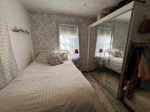 42 Haskins Ave in Tiverton, RI - Foto de edificio - Building Photo