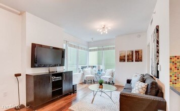 300 W Beech St in San Diego, CA - Building Photo - Building Photo