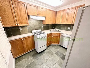 1136 SW Gibbs St in Portland, OR - Building Photo - Building Photo