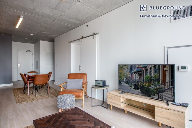 311 W Illinois St-Unit -FL11-ID119 in Chicago, IL - Building Photo - Building Photo