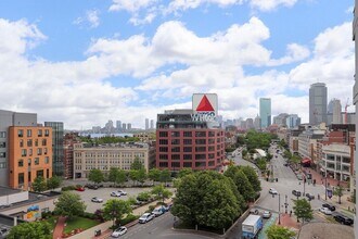 636 Beacon St, Unit 303 in Boston, MA - Building Photo - Building Photo