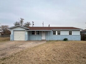 1711 E 1st St in Lubbock, TX - Building Photo