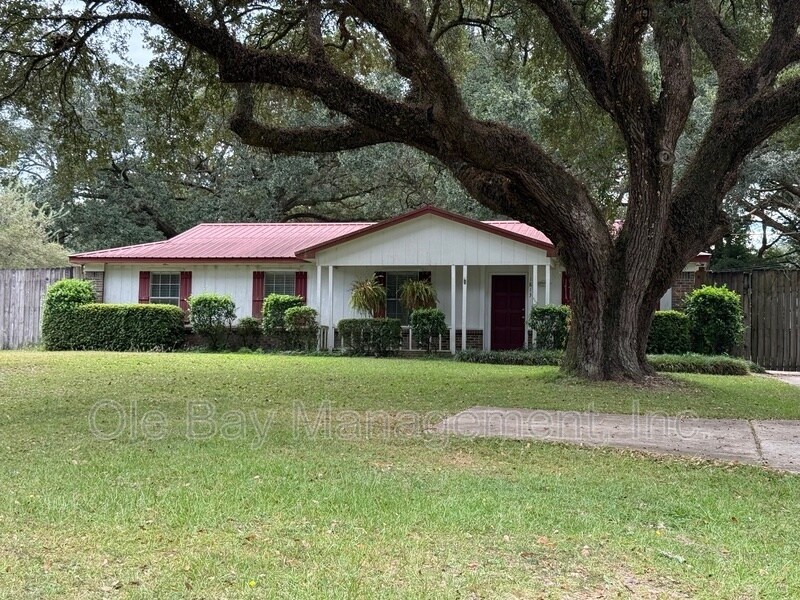 1813 E Oakado Dr in Mobile, AL - Foto de edificio