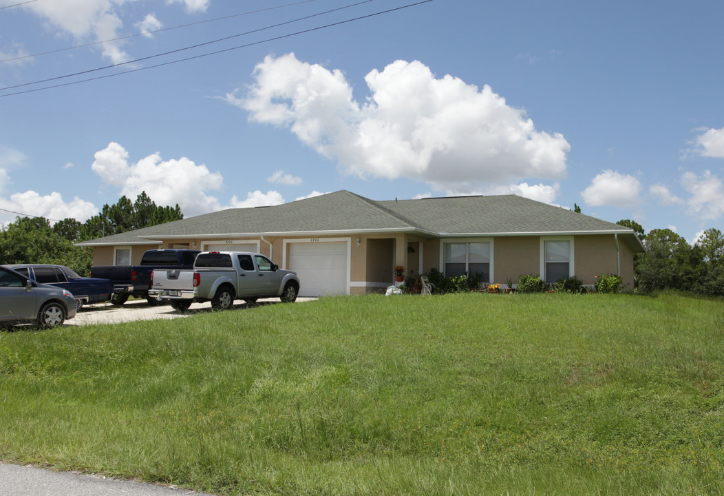 2204 Kenneth Ave S in Lehigh Acres, FL - Building Photo