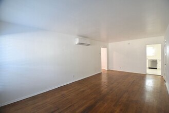 10919 Camarillo St in Los Angeles, CA - Building Photo - Building Photo
