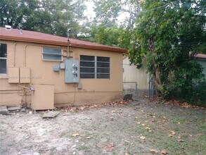 1541 NE 131st Ln in North Miami, FL - Foto de edificio - Building Photo