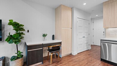 5515 Humming Bird Ln in Austin, TX - Building Photo - Building Photo