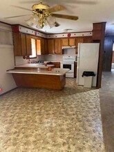 406 S Hubbard Ave. in Omaha, TX - Foto de edificio - Building Photo