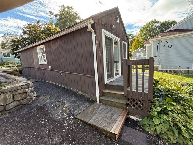 164 Shore Dr in Winchester, CT - Building Photo - Building Photo