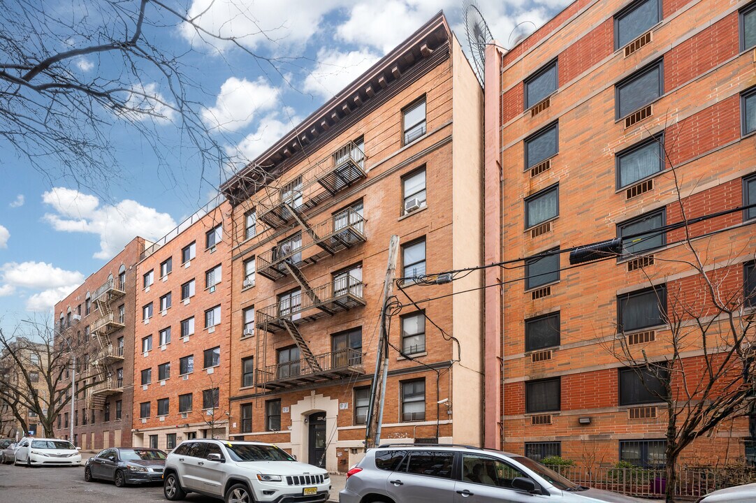 2114 Daly Ave in Bronx, NY - Building Photo