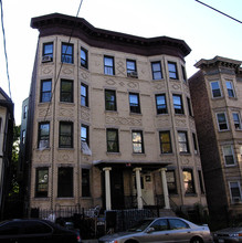 112 Saratoga Ave in Yonkers, NY - Foto de edificio - Building Photo