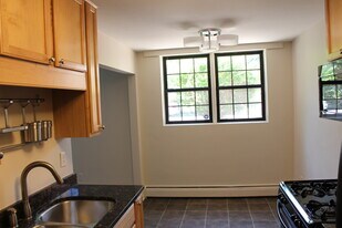 3215 Pillsbury Ave S, Unit 002 in Minneapolis, MN - Building Photo