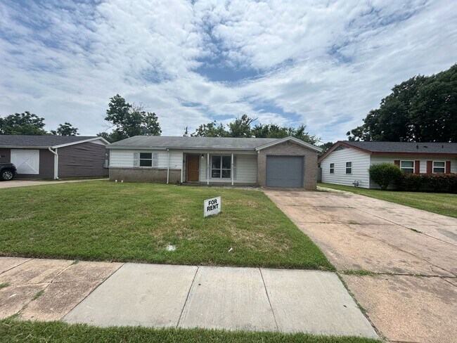 1818 Anderson St in Irving, TX - Building Photo - Building Photo