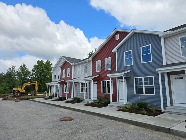 2 Megway Ct in Hooksett, NH - Building Photo - Building Photo