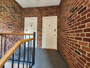 573 Washington St in Brookline, MA - Building Photo - Building Photo