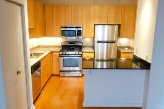 1918 E Lafayette Pl in Milwaukee, WI - Building Photo - Building Photo