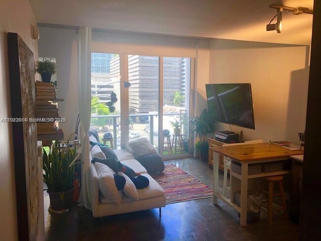 151 SE 1st St in Miami, FL - Building Photo - Building Photo