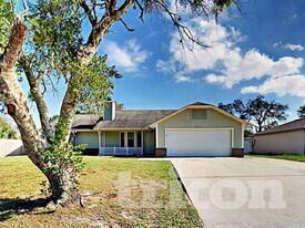 2543 Hendricks Terrace, Unit 1128 in Deltona, FL - Building Photo