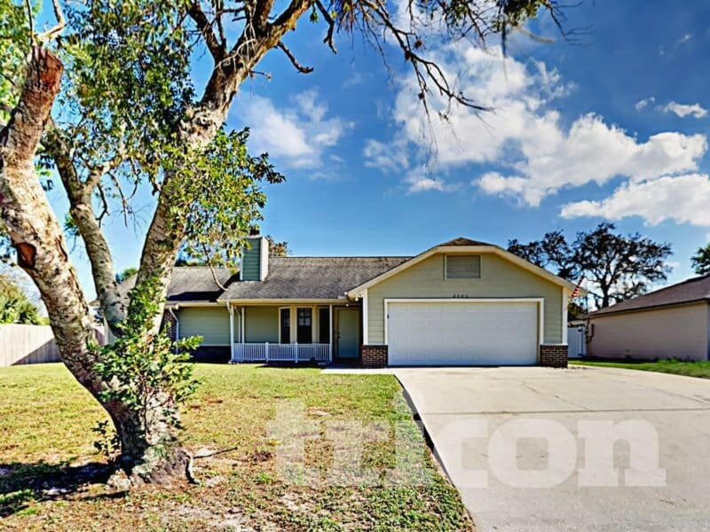 2543 Hendricks Terrace, Unit 1128 in Deltona, FL - Foto de edificio