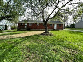 261-263 Stuart Ave in Shelbyville, KY - Building Photo