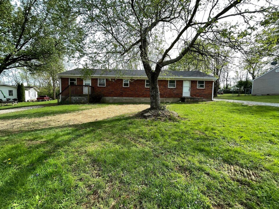 261-263 Stuart Ave in Shelbyville, KY - Building Photo