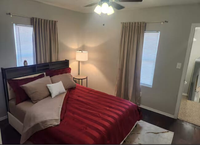 property at 1334 W Ridgewood Ct