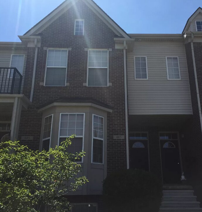 591 Summerfield Dr in Westland, MI - Building Photo